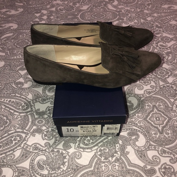 ⬇️ Adrienne Vittadini grey suede flats - Picture 1 of 7